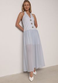 Born2be - Niebieska Sukienka z Wiązanym Dekoltem Typu Halter i Biżuteryjnymi Guzikami Raena. Okazja: na co dzień. Typ kołnierza: dekolt halter. Kolor: niebieski. Typ sukienki: proste. Styl: casual. Długość: midi #1