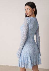 Born2be - Niebieska Sukienka Koronkowa z Rozkloszowanymi Rękawami Cinatea. Okazja: na co dzień. Typ kołnierza: kokarda. Kolor: niebieski. Materiał: koronka. Typ sukienki: proste. Styl: casual #4