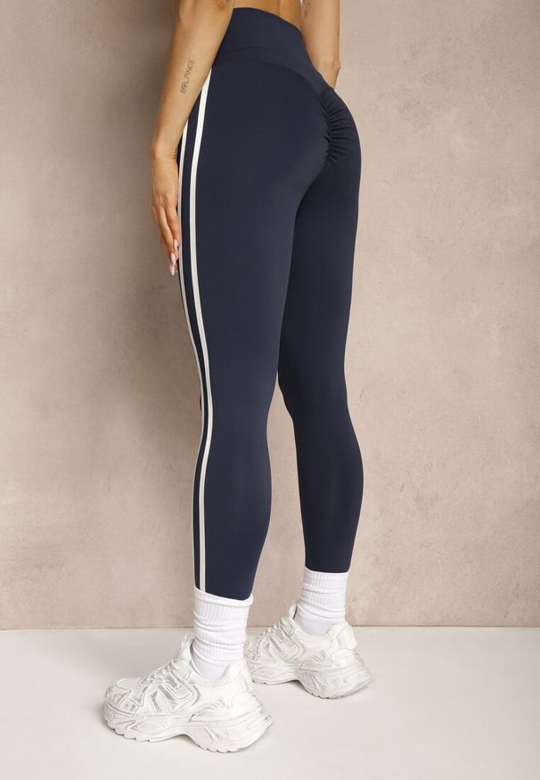 Renee - Granatowe Legginsy High Waist z Push-Upem z Elastycznego Materiału z Lampasami Ateria. Okazja: na co dzień, na spacer. Stan: podwyższony. Kolor: niebieski. Materiał: materiał. Styl: casual