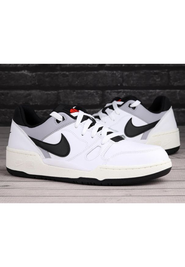 Buty męskie sportowe retro Nike FULL FORCE LO. Kolor: czarny, szary, biały, wielokolorowy. Sport: bieganie