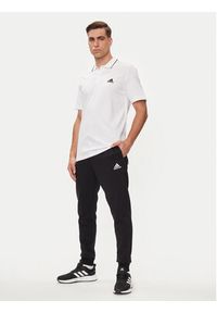 Adidas - adidas Polo Essentials Piqué Small Logo Polo Shirt IC9315 Biały Regular Fit. Typ kołnierza: polo. Kolor: biały. Materiał: bawełna
