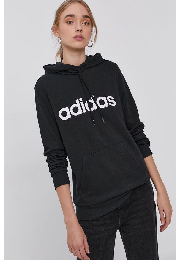 Adidas - adidas - Bluza. Okazja: na co dzień. Kolor: czarny. Materiał: bawełna, dzianina, poliester. Długość rękawa: długi rękaw. Długość: długie. Wzór: nadruk. Styl: casual