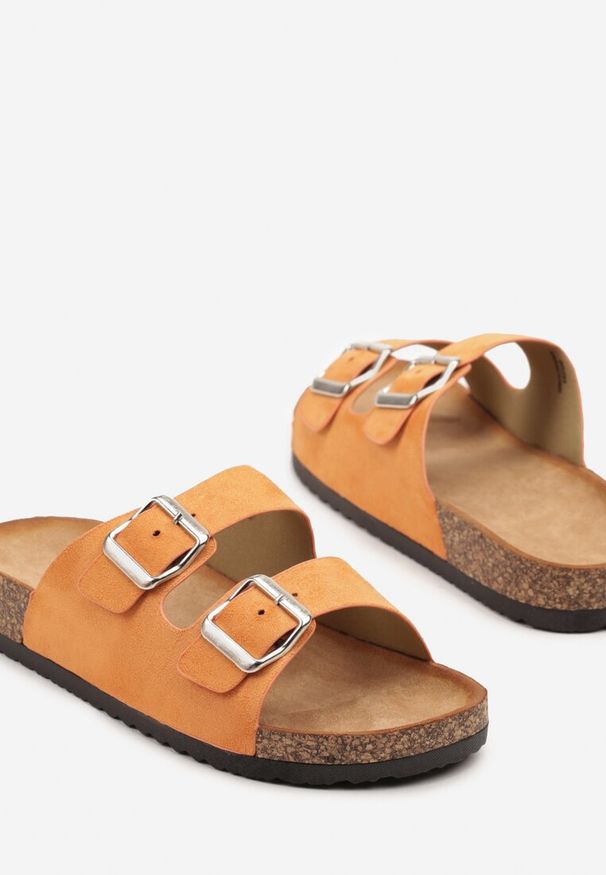 Born2be - Pomarańczowe Klapki na Grubej Korkowej Podeszwie z Dwoma Paskami Ivelimi. Okazja: na co dzień. Kolor: pomarańczowy. Materiał: skóra. Styl: casual, elegancki