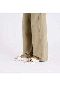 Birkenstock - BIRKENSTOCK Madrid Big Buckle EVA Eggshell Klapki damskie. Okazja: na co dzień, na plażę. Kolor: kremowy. Materiał: materiał. Sezon: lato. Styl: casual, elegancki, wakacyjny, klasyczny #7