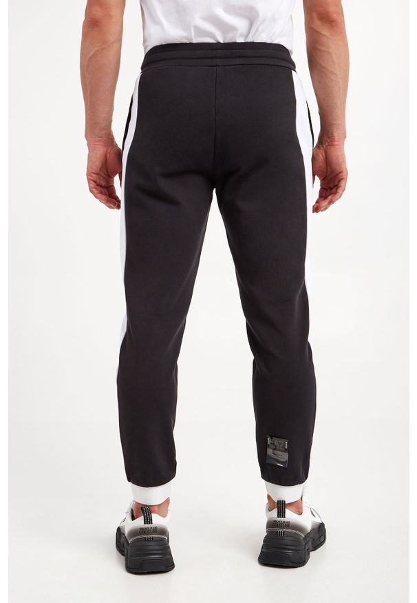 EA7 Emporio Armani - Spodnie dresowe EA7 EMPORIO ARMANI. Materiał: dresówka. Wzór: aplikacja