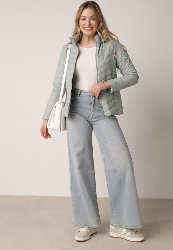 Born2be - Jasnozielona Przejściowa Kurtka Pikowana z Odpinanym Kapturem Edrelith. Okazja: na co dzień. Kolor: zielony. Materiał: jeans, nylon. Styl: casual