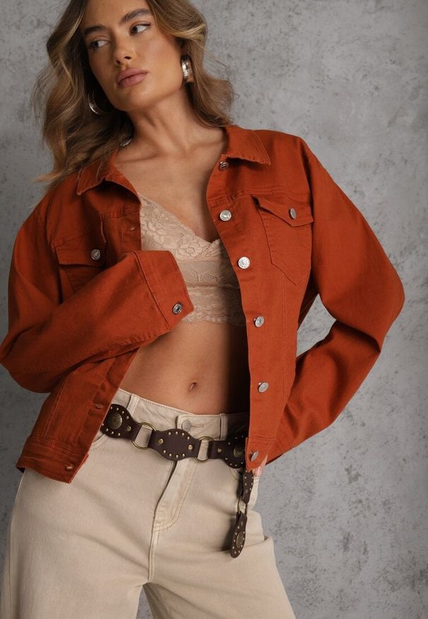 Renee - Brązowa Jeansowa Kurtka z Bawełny Perilopei. Okazja: na co dzień. Kolekcja: plus size. Kolor: brązowy. Materiał: bawełna, jeans. Styl: casual