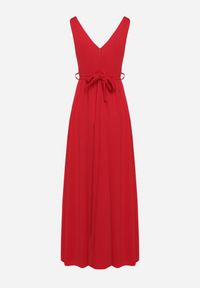 Born2be - Bordowa Sukienka Rozkloszowana Maxi z Paskiem w Cyrkonie i Wycięciem Neorise. Kolor: czerwony. Materiał: materiał. Wzór: aplikacja. Długość: maxi #3