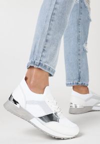 Born2be - Białe Buty Sportowe Savarophe. Nosek buta: okrągły. Zapięcie: bez zapięcia. Kolor: biały. Materiał: jeans, materiał. Szerokość cholewki: normalna #5