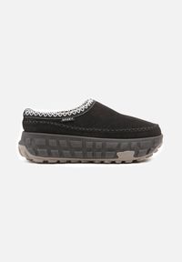 Born2be - Czarne Niskie Śniegowce na Grubej Tłoczonej Podeszwie Arevire. Okazja: na co dzień. Kolor: czarny. Materiał: jeans. Styl: casual