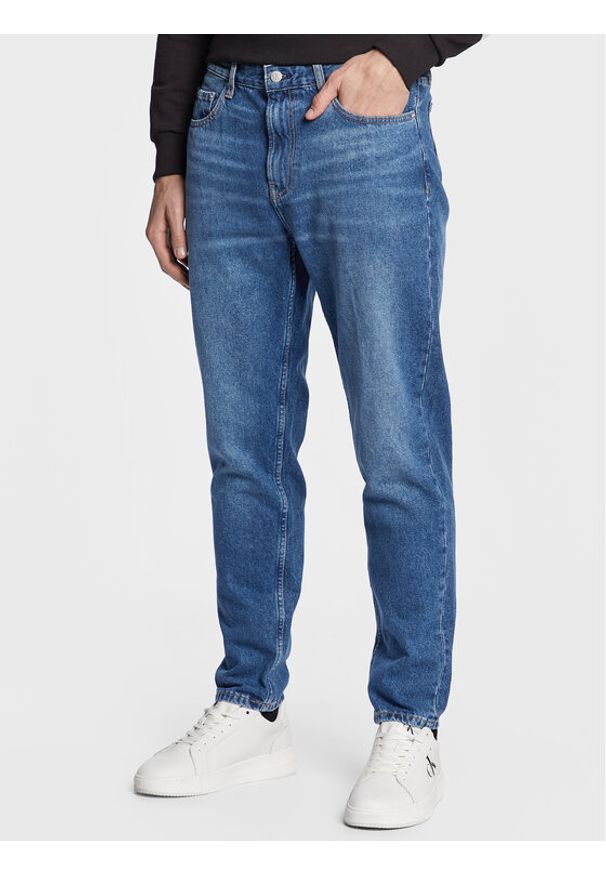 Calvin Klein Jeans Jeansy J30J322411 Niebieski Tapered Fit. Kolor: niebieski