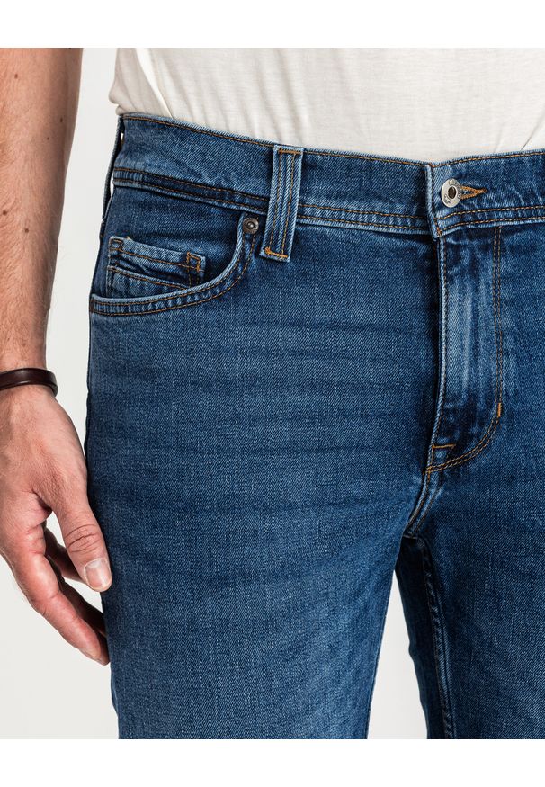 Mustang - MUSTANG VEGAS SLIM MĘSKIE SPODNIE JEANSOWE JEANSY DŻINSY DENIM BLUE 1015043 5000 702. Okazja: na co dzień. Styl: casual, elegancki, klasyczny