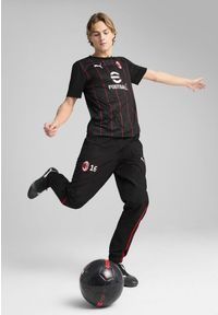 Puma - Męska koszulka przedmeczowa AC Milan PUMA Black For All Time Red. Kolor: czerwony, wielokolorowy, czarny