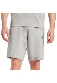 Adidas - Spodenki adidas Originals Essentials Trefoil IY8517 - szare. Kolor: szary. Materiał: bawełna. Długość: do kolan. Sport: fitness