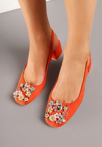 Renee - Pomarańczowe Sandały Vices na Słupku Slingback ze Skórzaną Wkładką i Cyrkoniami Nimirune. Okazja: na co dzień. Zapięcie: sprzączka. Kolor: pomarańczowy. Materiał: skóra. Wzór: aplikacja. Obcas: na słupku. Styl: casual. Wysokość obcasa: średni #9
