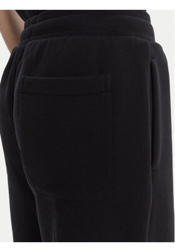 AMI PARIS - AMI Paris Spodnie dresowe UTR240.747 Czarny Regular Fit. Kolor: czarny. Materiał: bawełna