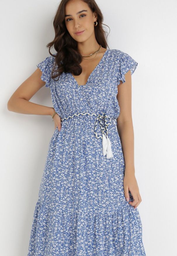 Born2be - Niebieska Sukienka Cadulenn. Typ kołnierza: kołnierz z falbankami. Kolor: niebieski. Materiał: tkanina. Długość rękawa: krótki rękaw. Wzór: aplikacja, kwiaty, nadruk. Styl: boho. Długość: maxi
