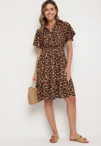 Born2be - Czarna Wiskozowa Rozkloszowana Sukienka Koszulowa Ralessea. Okazja: na co dzień. Kolor: czarny. Materiał: wiskoza. Typ sukienki: koszulowe. Styl: elegancki, casual #7