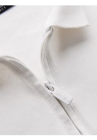 Ombre Clothing - Męski longsleeve polo z zapinanym na zamek kołnierzykiem – biały V1. Typ kołnierza: polo. Kolor: biały. Materiał: bawełna, skóra, materiał, dzianina. Długość rękawa: długi rękaw. Wzór: aplikacja. Styl: sportowy, elegancki #5
