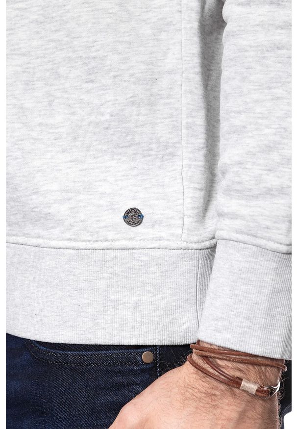 Mustang - MUSTANG BLUZA Basic Crewneck LIGHT GREY MEL. 1007003 4163. Wzór: nadruk, melanż