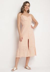 Born2be - Pomarańczowa Sukienka Rozkloszowana na Ramiączkach z Guzikami z Wiskozą Efrinelle. Okazja: na co dzień. Typ kołnierza: dekolt w kształcie V. Kolor: pomarańczowy. Materiał: wiskoza. Długość rękawa: na ramiączkach. Typ sukienki: rozkloszowane. Styl: casual, elegancki #1