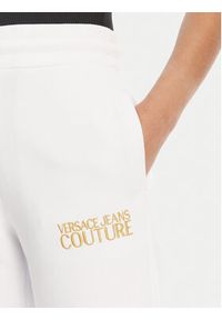 Versace Jeans Couture Spodnie dresowe 78HAAT06 Biały Regular Fit. Kolor: biały. Materiał: bawełna #2