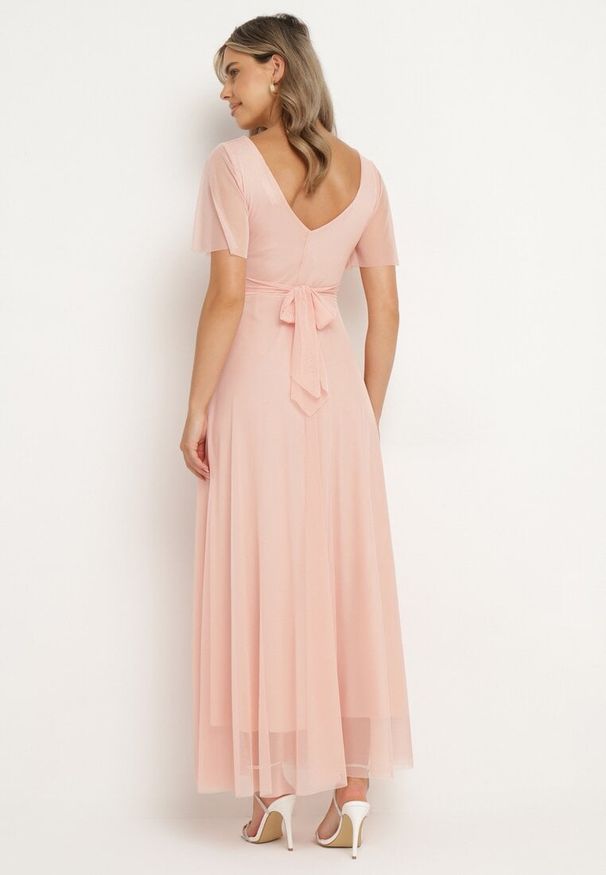 Born2be - Różowa Kopertowa Rozkloszowana Sukienka z Wiązaniem w Talii Kolea. Okazja: na ślub cywilny, na studniówkę, na wesele, na imprezę. Typ kołnierza: dekolt w kształcie V. Kolor: różowy. Długość rękawa: krótki rękaw. Typ sukienki: kopertowe. Styl: elegancki, klasyczny