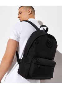MONCLER - Czarny plecak z logo Pierrick. Kolor: czarny. Materiał: nylon. Wzór: aplikacja