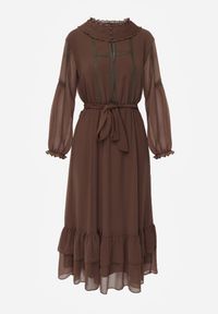 Renee - Brązowa Sukienka Boho z Paskiem Guzikami i Falbanami Nevinete. Okazja: na imprezę. Kolor: brązowy. Materiał: poliester. Styl: boho #8