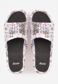 Born2be - Czarne Klapki Basenowe w Kwiatowy Wzór z Perforacją Pertumal. Okazja: na co dzień, na spacer. Kolor: czarny. Materiał: dzianina, jeans, dresówka. Wzór: kwiaty. Sezon: lato. Styl: wakacyjny, casual, elegancki #4