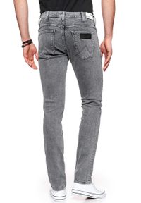Wrangler - SPODNIE MĘSKIE WRANGLER LARSTON BLEACHED BLACK W18SRA24P 112127609. Stan: obniżony #10