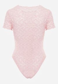 Renee - Różowe Body z Koronki z Krótkim Rękawem Dorilie. Okazja: na co dzień. Kolor: różowy. Materiał: koronka. Długość rękawa: krótki rękaw. Długość: krótkie. Wzór: koronka. Styl: casual, elegancki #5