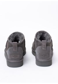 Ugg - Buty zimowe damskie szare UGG W Classic Ultra Mini. Okazja: na plażę. Kolor: szary. Materiał: materiał. Sezon: zima. Styl: młodzieżowy