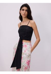 Reserved - Top taftowy z ozdobnym wiązaniem - czarny. Kolor: czarny. Materiał: tkanina #1