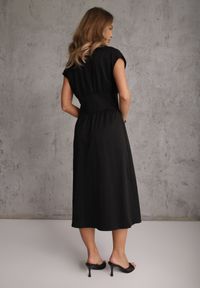 Renee - Czarna Sukienka na Guziki z Gorsetowym Panelem z Klamrami w Talii Frose. Typ kołnierza: dekolt gorset. Kolor: czarny. Typ sukienki: gorsetowe. Długość: midi #5