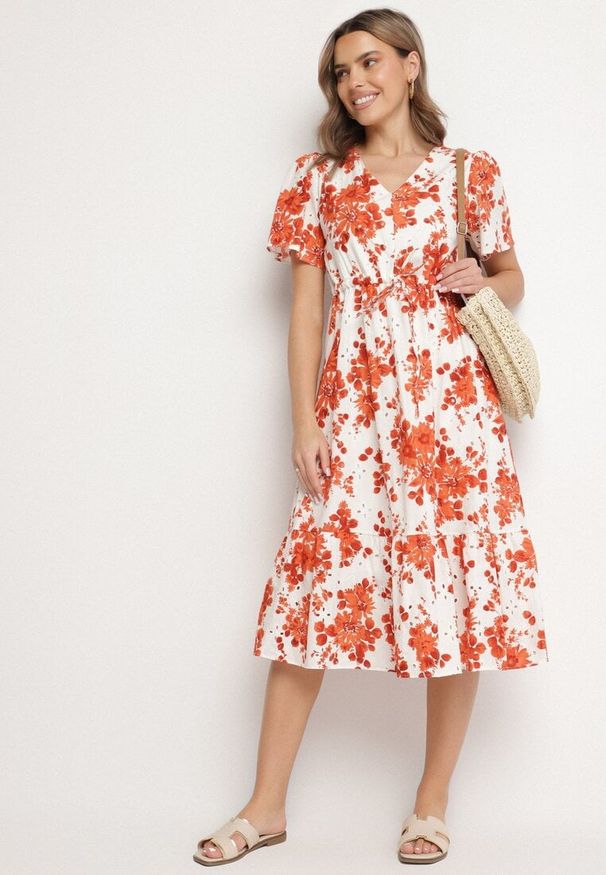 Born2be - Pomarańczowa Sukienka z Bawełny Ażurowa w Kwiaty z Rozkloszowanym Dołem Florbia. Okazja: na co dzień. Kolor: pomarańczowy. Materiał: bawełna. Długość rękawa: krótki rękaw. Wzór: ażurowy, kwiaty. Sezon: wiosna. Typ sukienki: rozkloszowane. Styl: casual, klasyczny