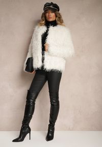 Renee - Jasnobeżowa Kurtka Futerko z Wsuwanymi Kieszeniami Esalonia. Okazja: na co dzień. Kolor: beżowy. Materiał: futro. Styl: casual, elegancki, wizytowy