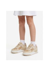 Sneakersy Guess. Kolor: beżowy #1