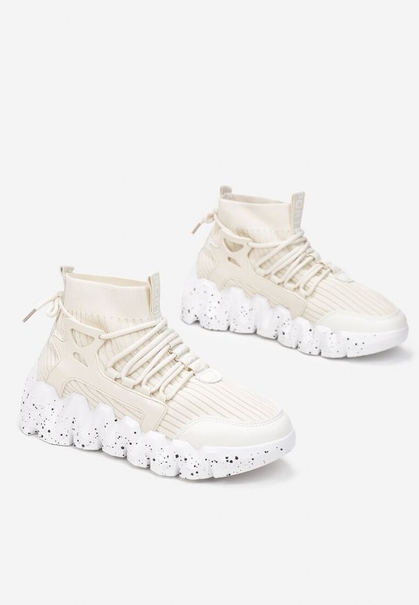 Renee - Beżowe Sneakersy Chrysialla. Wysokość cholewki: za kostkę. Nosek buta: okrągły. Zapięcie: sznurówki. Kolor: beżowy. Materiał: materiał. Szerokość cholewki: normalna. Wzór: aplikacja, nadruk