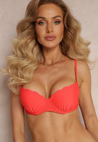 Renee - Czerwone Bikini w Kwiaty z Falbanką i Regulowanymi Ramiączkami Cholon. Kolor: czerwony. Wzór: kwiaty
