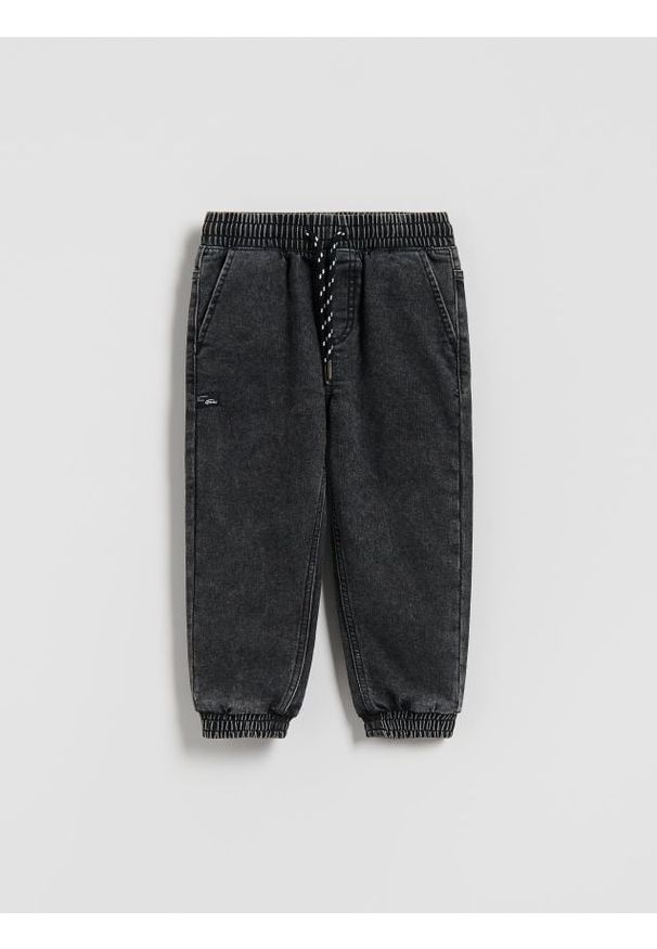 Reserved - Jeansy jogger - czarny. Kolor: czarny. Materiał: jeans