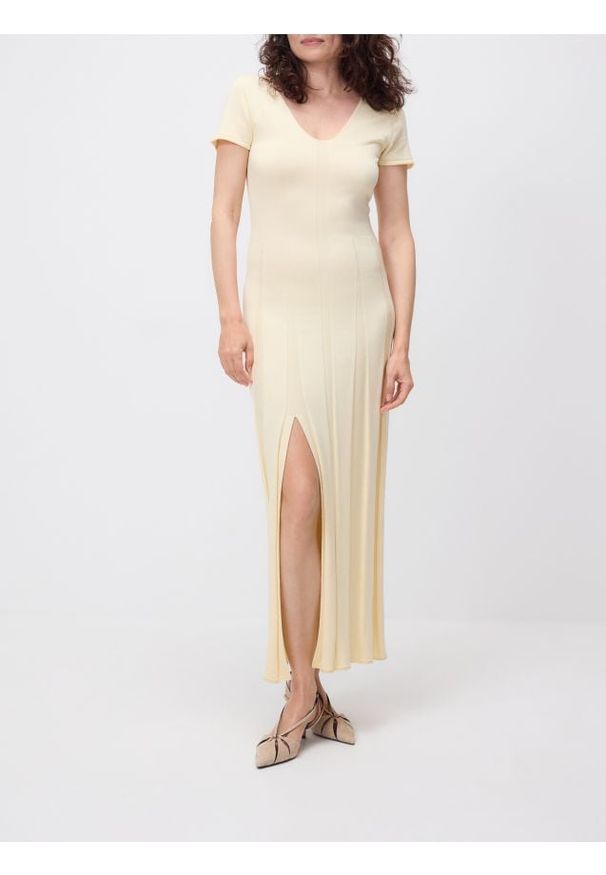 Reserved - Sukienka z lyocellem - jasnożółty. Kolor: żółty. Materiał: jedwab, dzianina