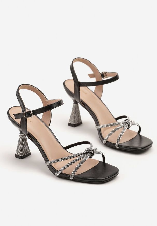Renee - Czarne Sandały na Stożku Vices z Cyrkoniami Tirnellis. Zapięcie: pasek. Kolor: czarny. Materiał: jeans. Obcas: na stożku. Styl: wizytowy, elegancki. Wysokość obcasa: średni