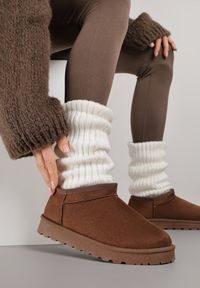 Renee - Bordowe Niskie Śniegowce o Wsuwanym Fasonie Alodra. Okazja: na co dzień. Kolor: czerwony. Materiał: jeans, puch. Styl: casual, elegancki