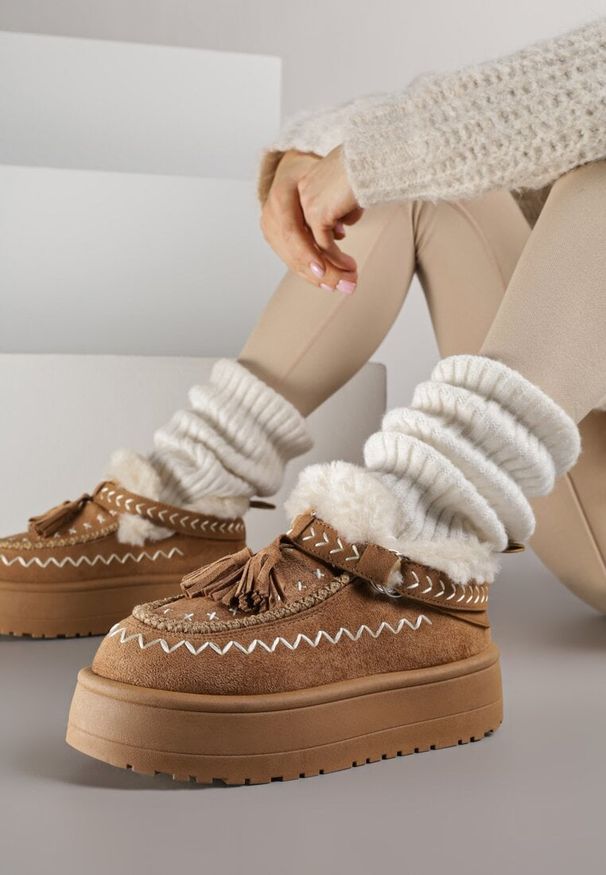 Born2be - Brązowe Śniegowce na Grubej Podeszwie z Frędzlami i Haftem Linodis. Okazja: na spacer, na co dzień. Kolor: brązowy. Materiał: jeans. Wzór: haft. Sezon: jesień. Styl: casual