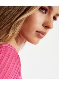 SELF PORTRAIT - Różowy krótki sweter. Kolor: różowy, wielokolorowy, fioletowy. Materiał: dzianina, prążkowany. Długość: krótkie #4