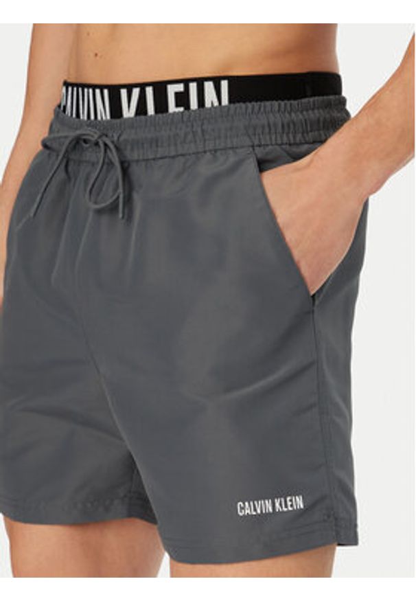Calvin Klein Swimwear Szorty kąpielowe LV00N61015 Szary ciemny Regular Fit. Kolor: szary. Materiał: syntetyk