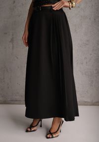 Renee - Czarna Rozkloszowana Spódnica z Wiskozy z Dodatkowym Paskiem z Klamrą Lowedina. Kolor: czarny. Materiał: wiskoza #7