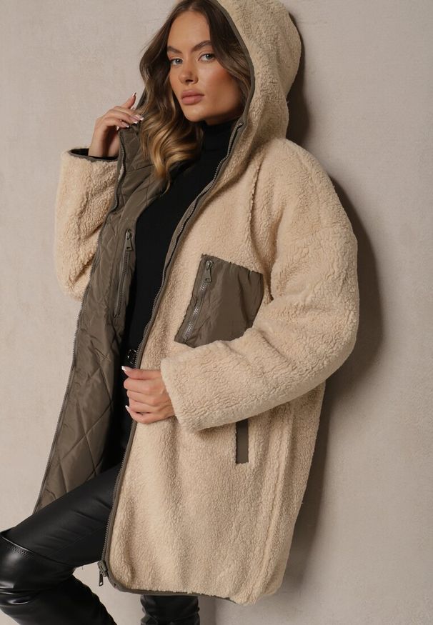 Renee - Ciemnobeżowa Pikowana Kurtka Dwustronna z Futrem i Kapturem Emalira. Okazja: na co dzień. Typ kołnierza: kaptur. Kolor: beżowy. Materiał: futro. Styl: casual, elegancki