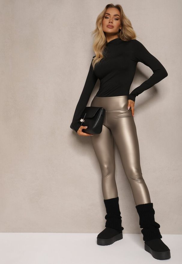 Renee - Srebrne Legginsy z Imitacji Skóry High Waist z Polarem Selabra. Okazja: na co dzień. Stan: podwyższony. Kolor: złoty. Materiał: polar, skóra. Styl: casual